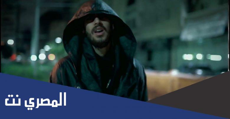 واقف مصدوم في مرايتي كلمات