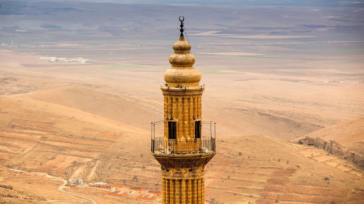 من هو أول مؤذن في السماء