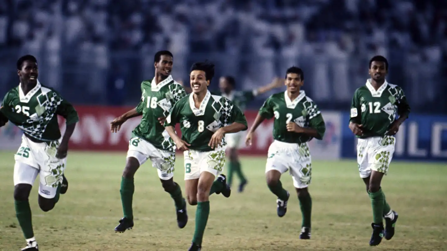 من هو اول منتخب عربي صعد الى كاس العالم ؟