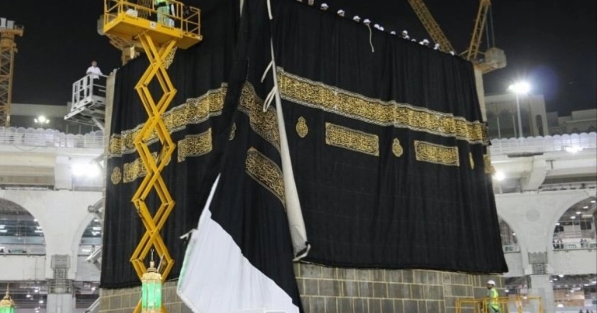 ماذا يفعل بثوب الكعبة القديم