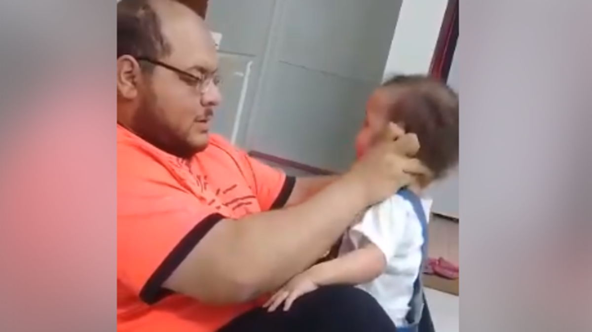 فيديو الرضيعة المعذبة بلا رحمة يشعل مواقع التواصل