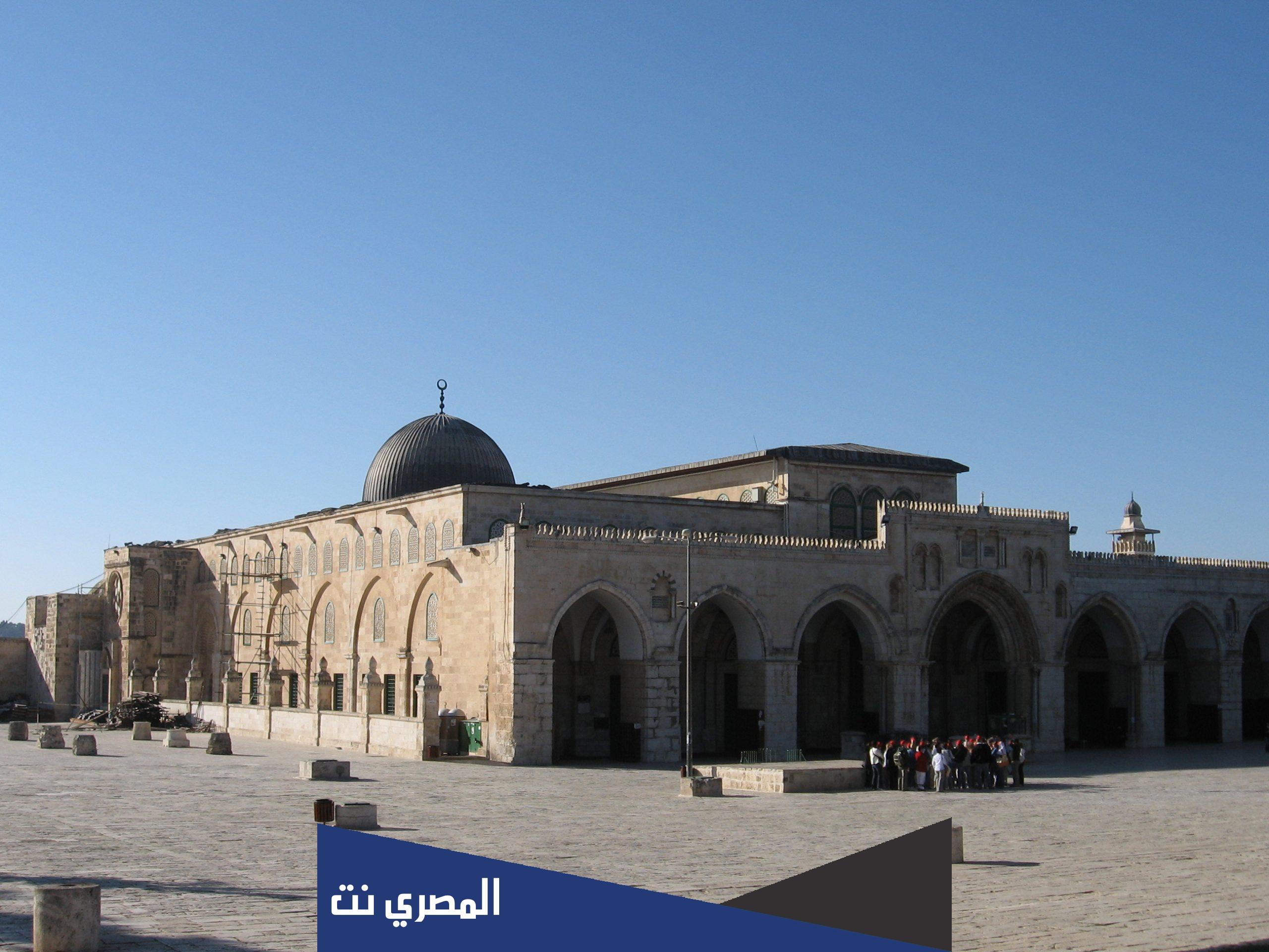 كم اجر الصلاة في المسجد النبوي ؟