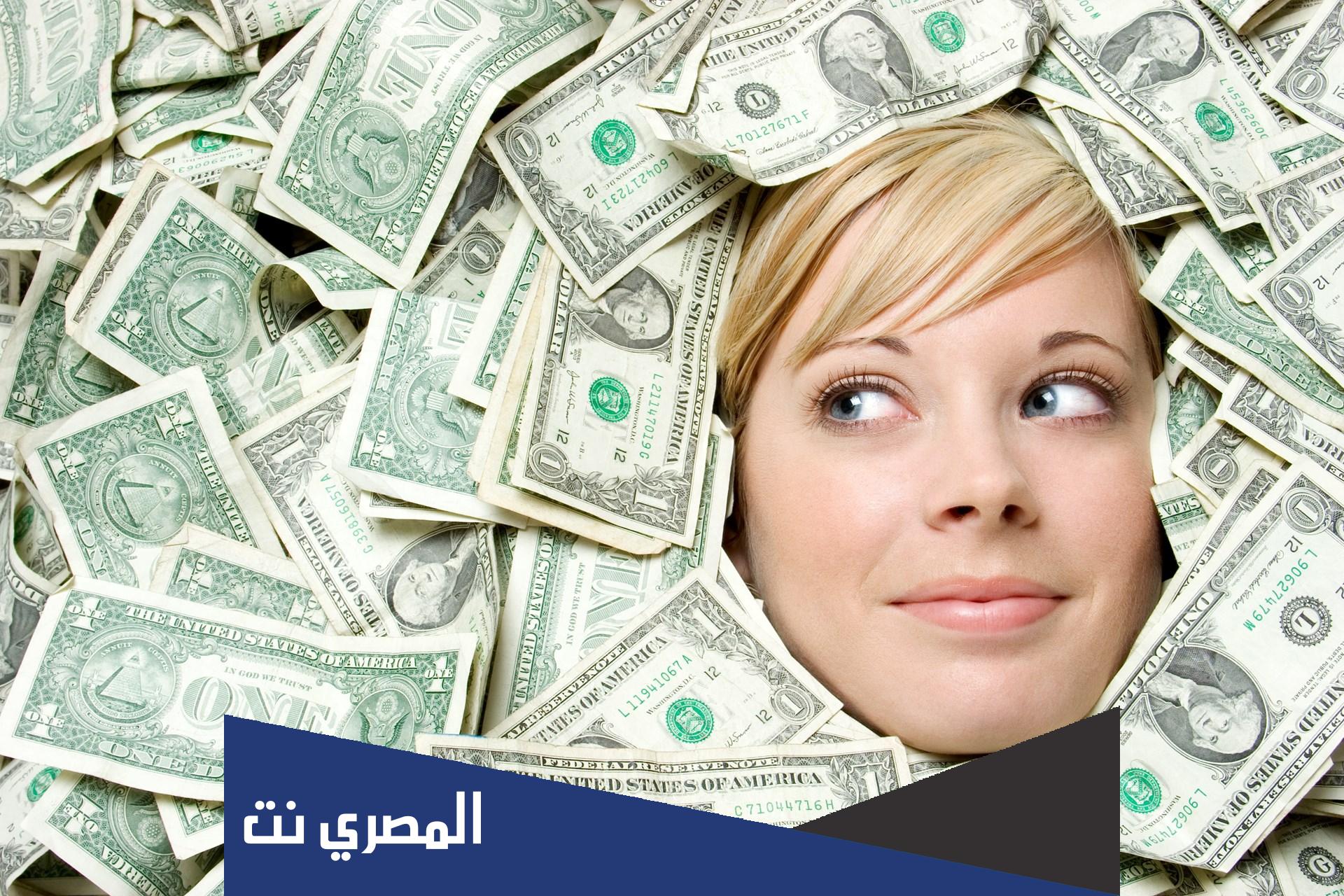 كيف تتعامل مع المرأة التي تحب المال