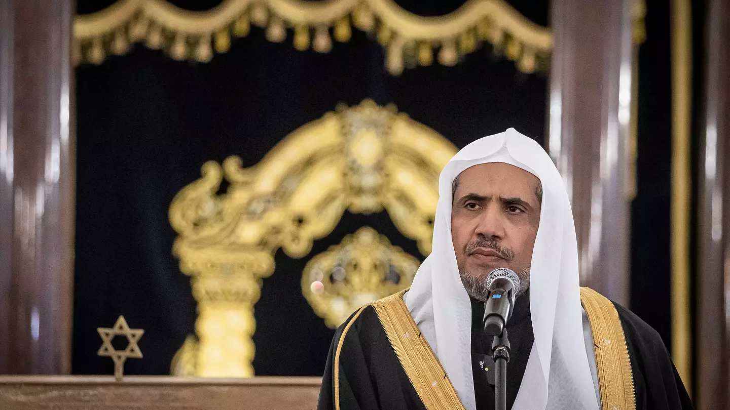 من هو محمد بن عبدالكريم العيسى السيرة الذاتية