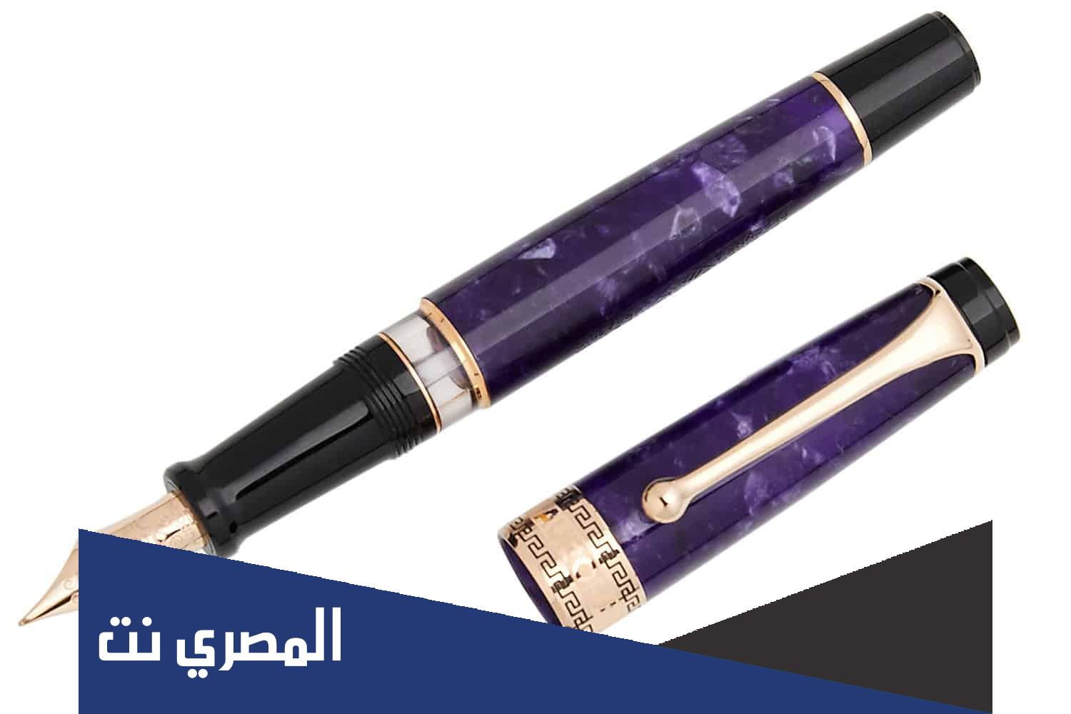 اذا استراح لبس قبعة واذا عمل خلعها