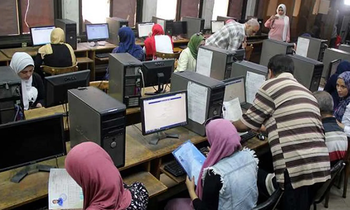 طلاب المرحلة الاولى علمى علوم