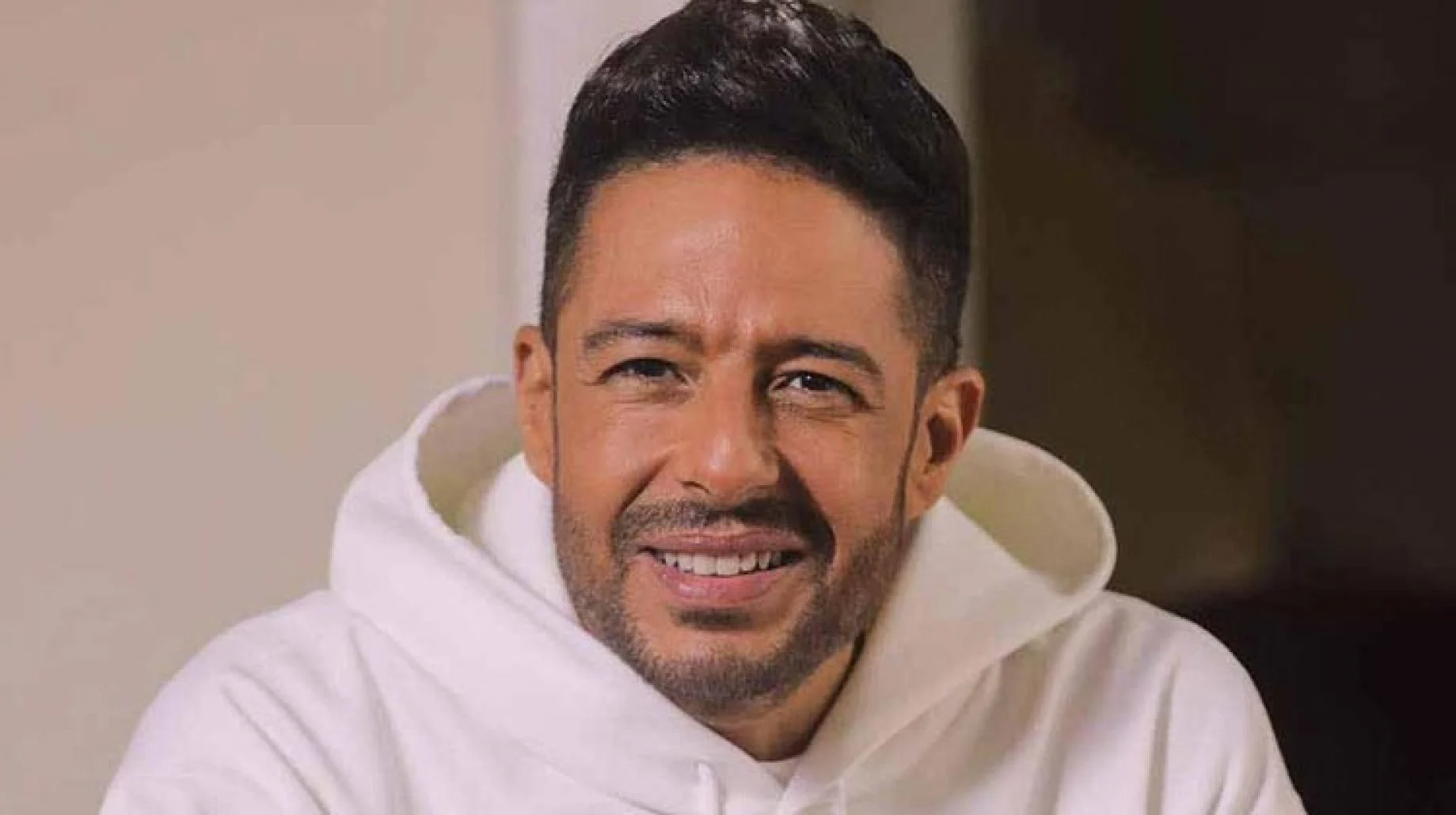 كلمات اغنية لمست ايدي عملت كونتكت