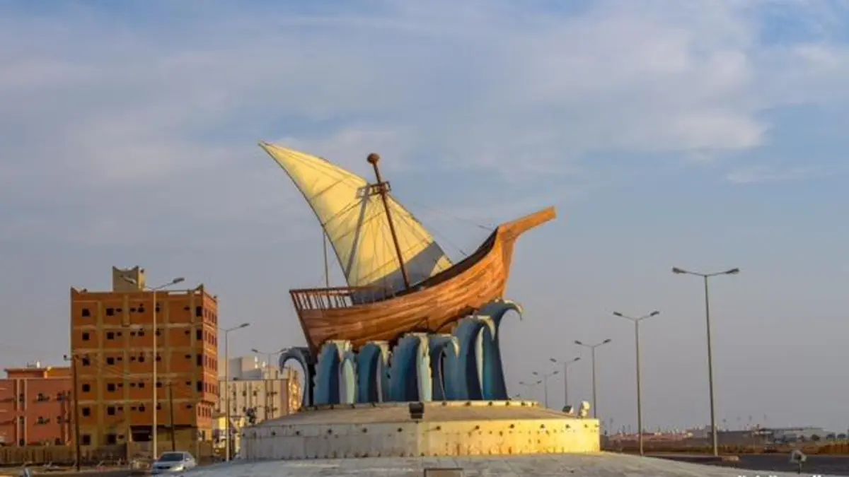 كم تبعد القنفذه عن جدة