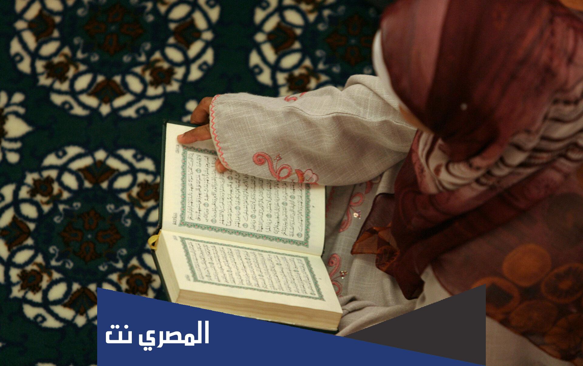 ماهي الكلمة التي تقسم القرآن الى نصفين