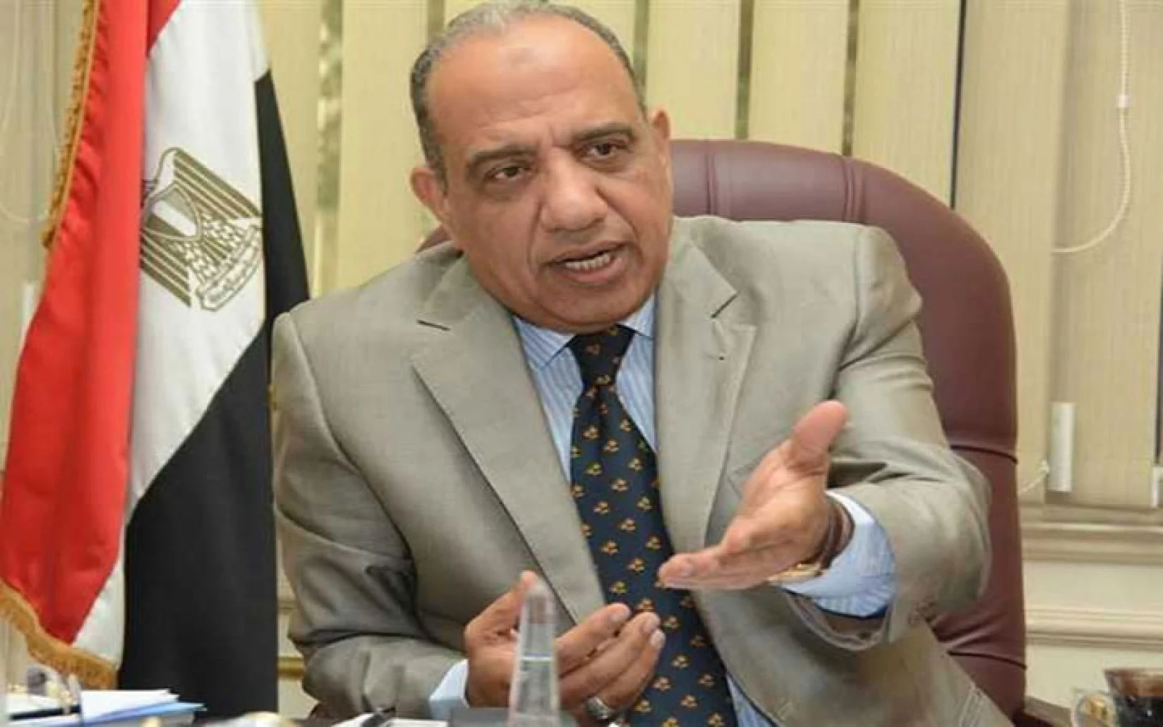 محمود عصمت خلفاً لهشام توفيق