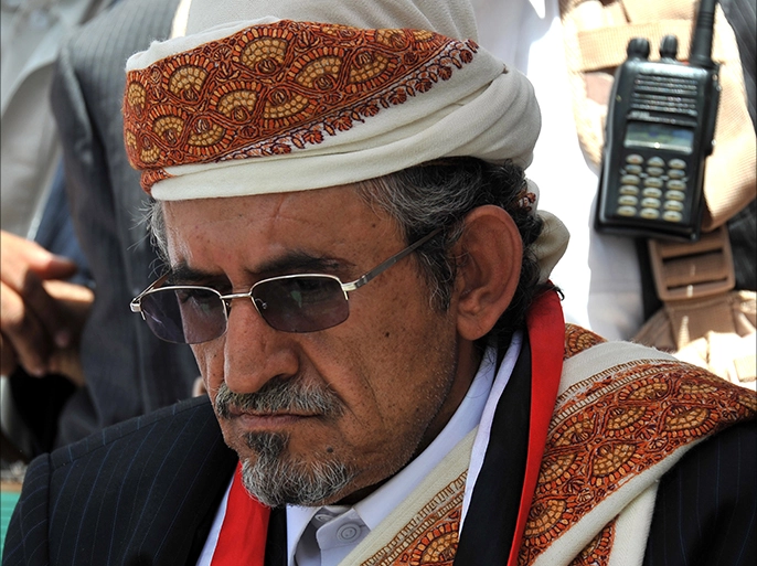 من هو الشيخ صادق الأحمر