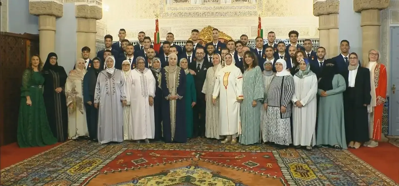 ما هو وسام العرش الذي وشح به ملك المغرب أسود الأطلس