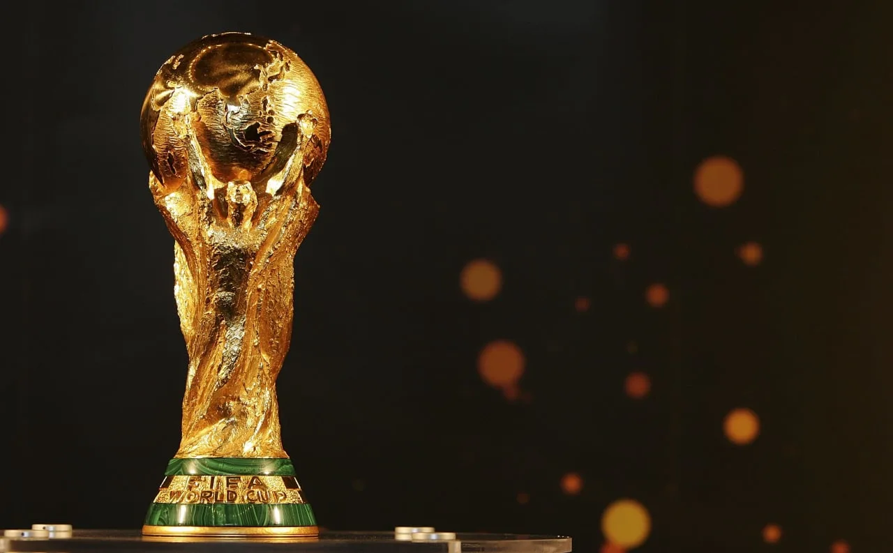 كم منتخب شارك مره واحده على الاقل في كاس العالم