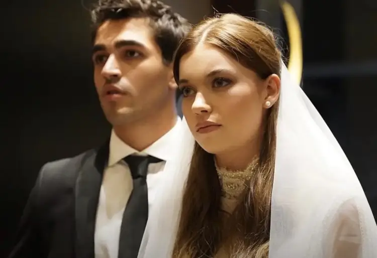 ابطال مسلسل طائر الرفراف اسماء