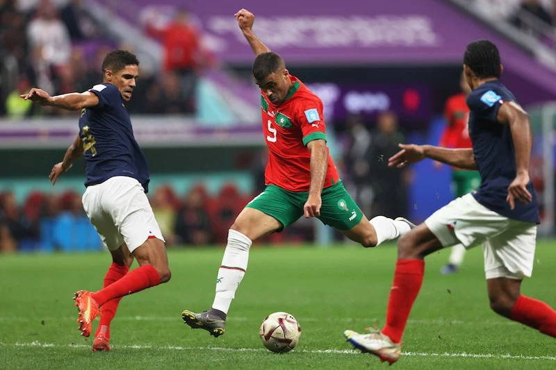 معنى كلمة الراجل في الملعب