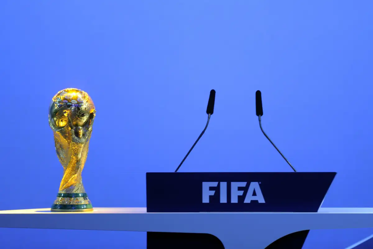من المسؤول عن تنظيم بطولات كأس العالم
