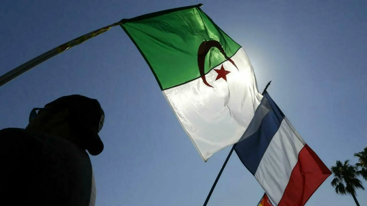 سبب استدعاء السفير الجزائري في فرنسا