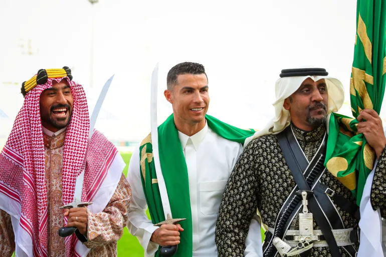 هل كريستيانو رونالدو اسلم