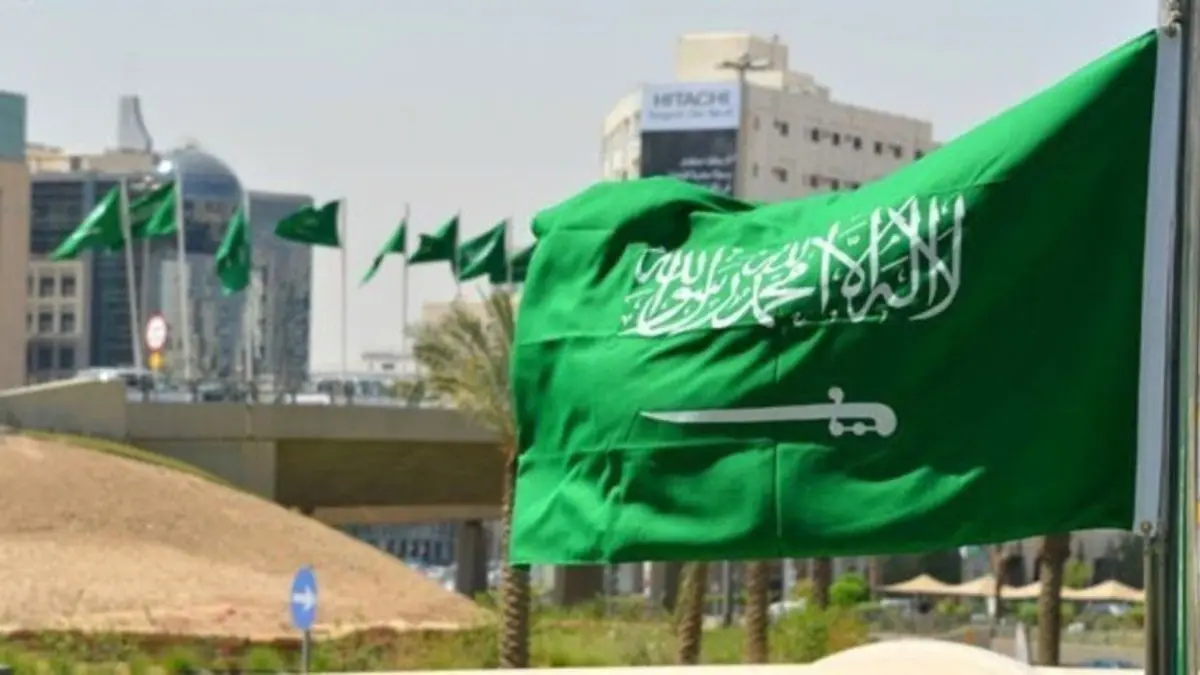في اي عام رفع اول علم سعودي