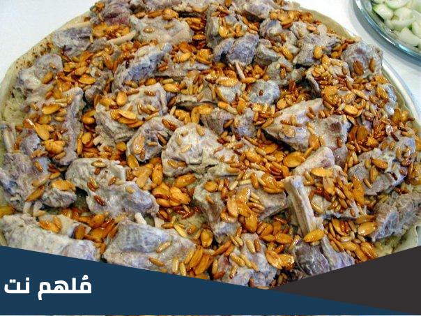 لماذا سمي المنسف بهذا الاسم