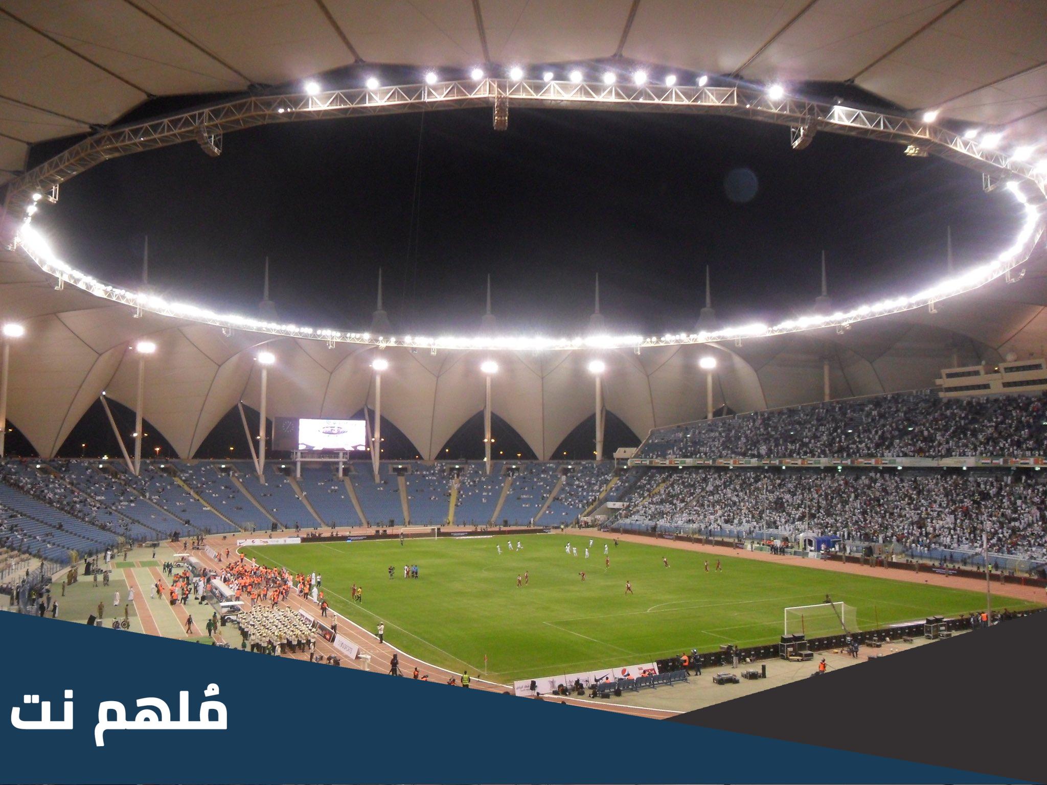 متى افتتح استاد الملك فهد أي عام