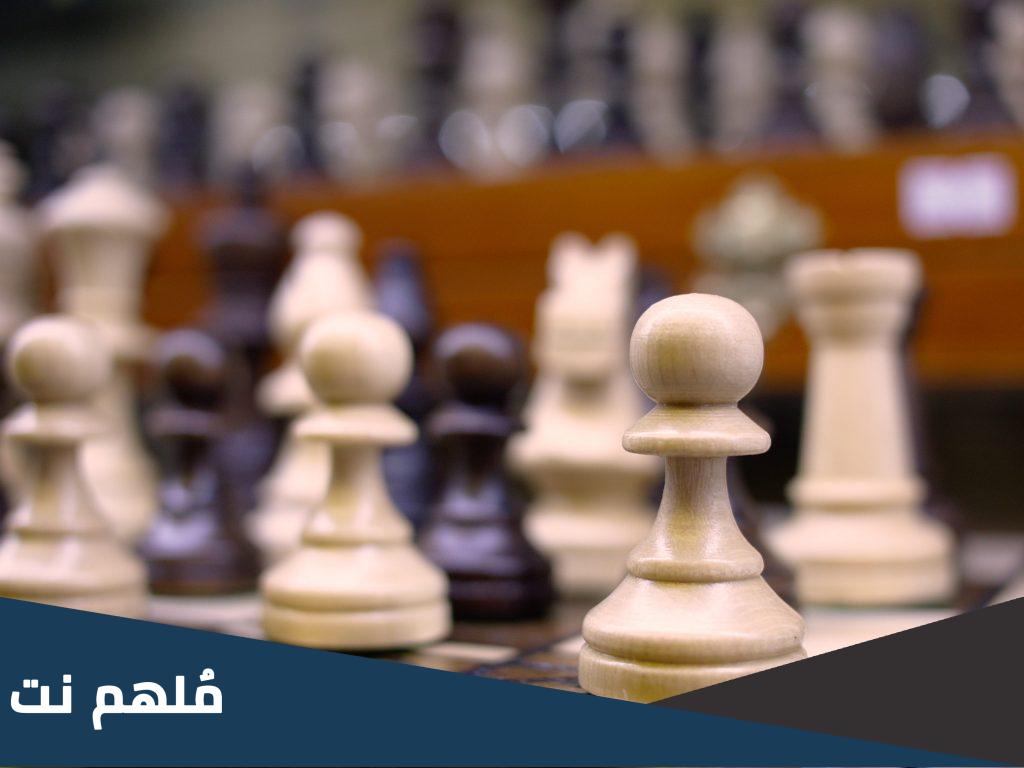 اي لون يبدا اولا في الشطرنج