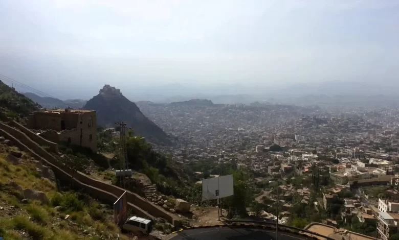 جبل يقع شرق مدينه تعز شمال اللصب