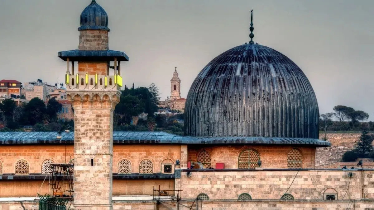 في اي سنه انتقلت القبله من المسجد