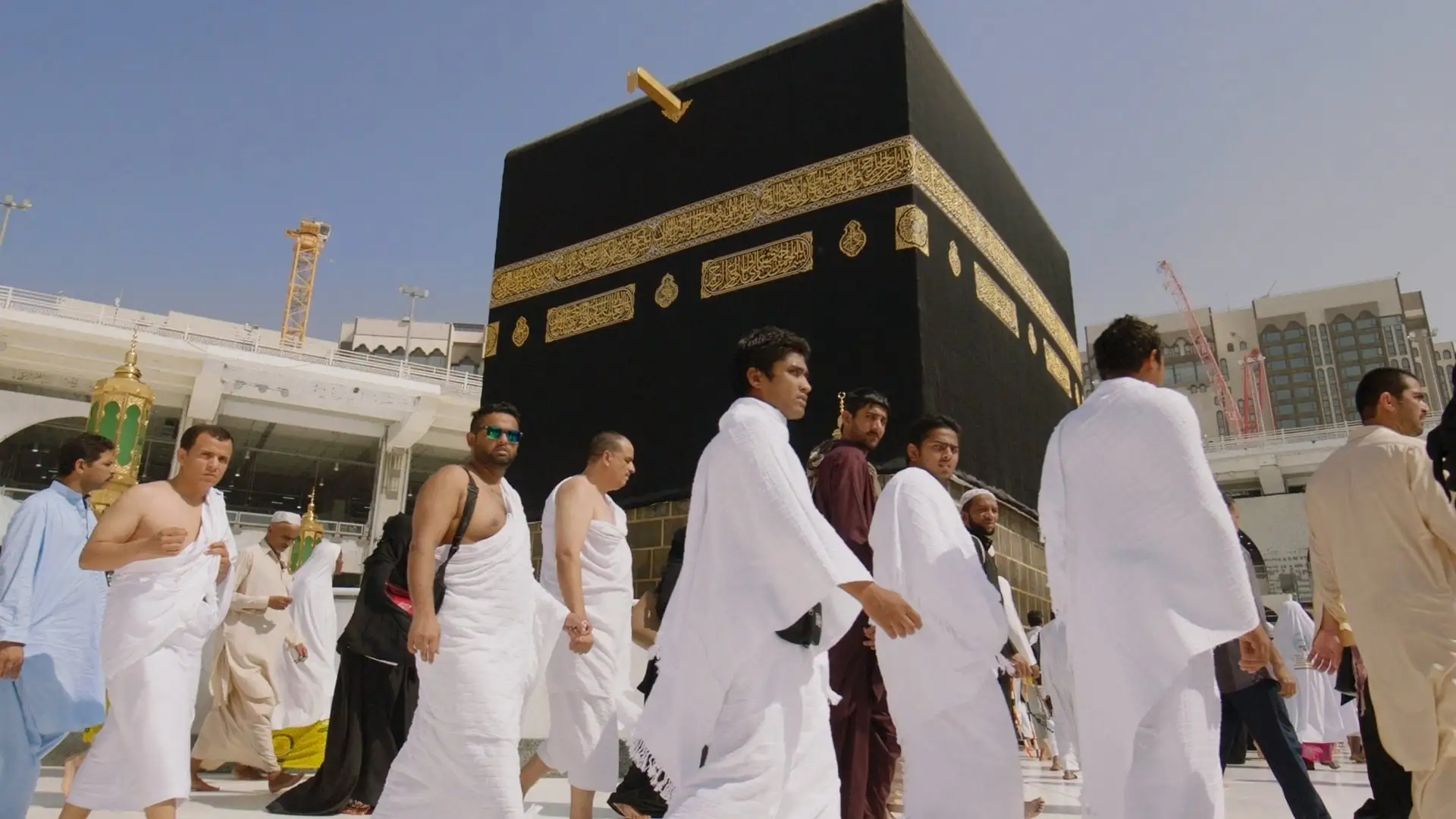 ما هي المدة التي نزل بها الذكر الحكيم في مكة المكرمة