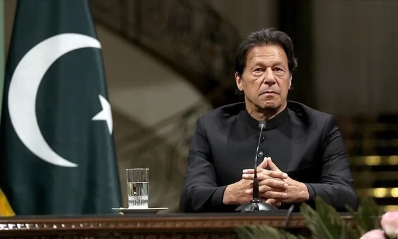 سبب القبض على عمران خان رئيس وزراء باكستان سابقا