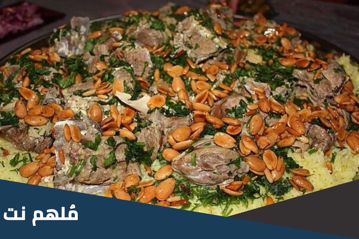 لماذا سمي المنسف بهذا الاسم