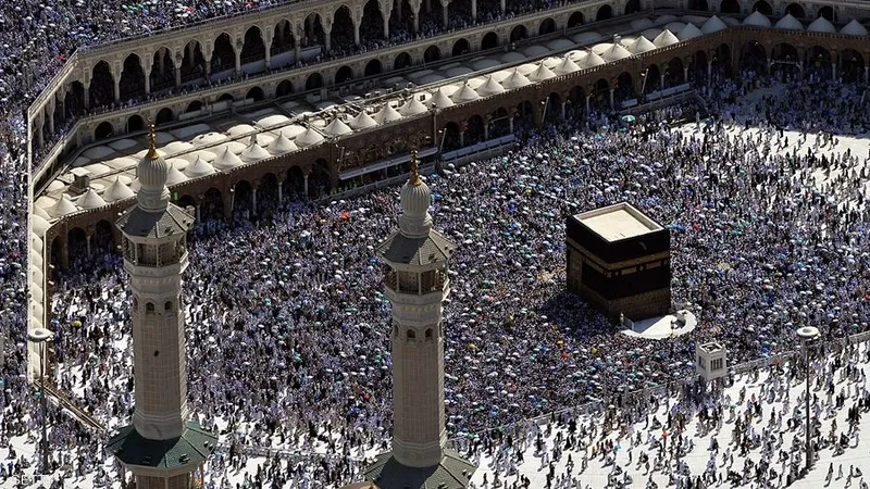 هل الصلاة في الفندق نفس الحرم؟