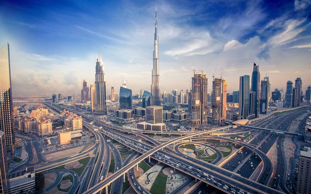 كم عدد سكان الامارات 2025
